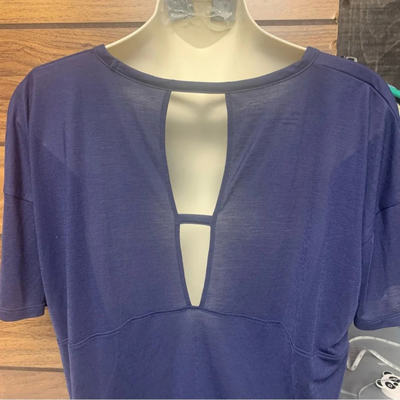 Under Armour dark blue heatgear loose shirt size Large boxy fit - Picture 4 of 10